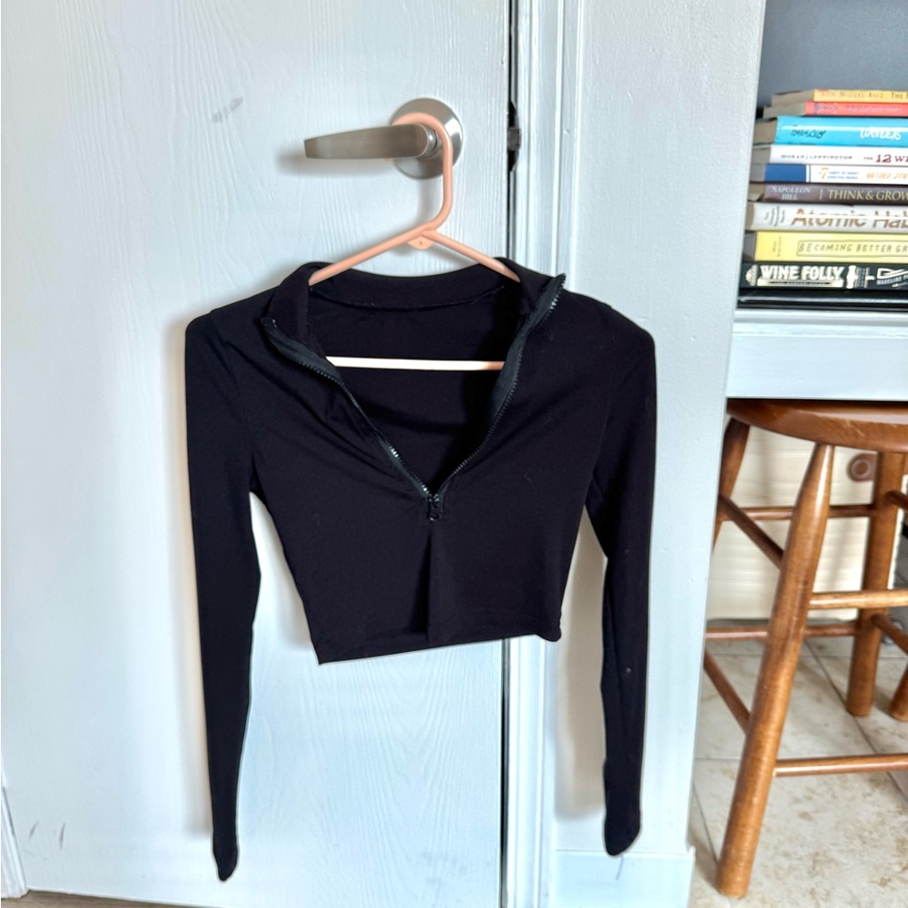 Black Long Sleeve Crop Top